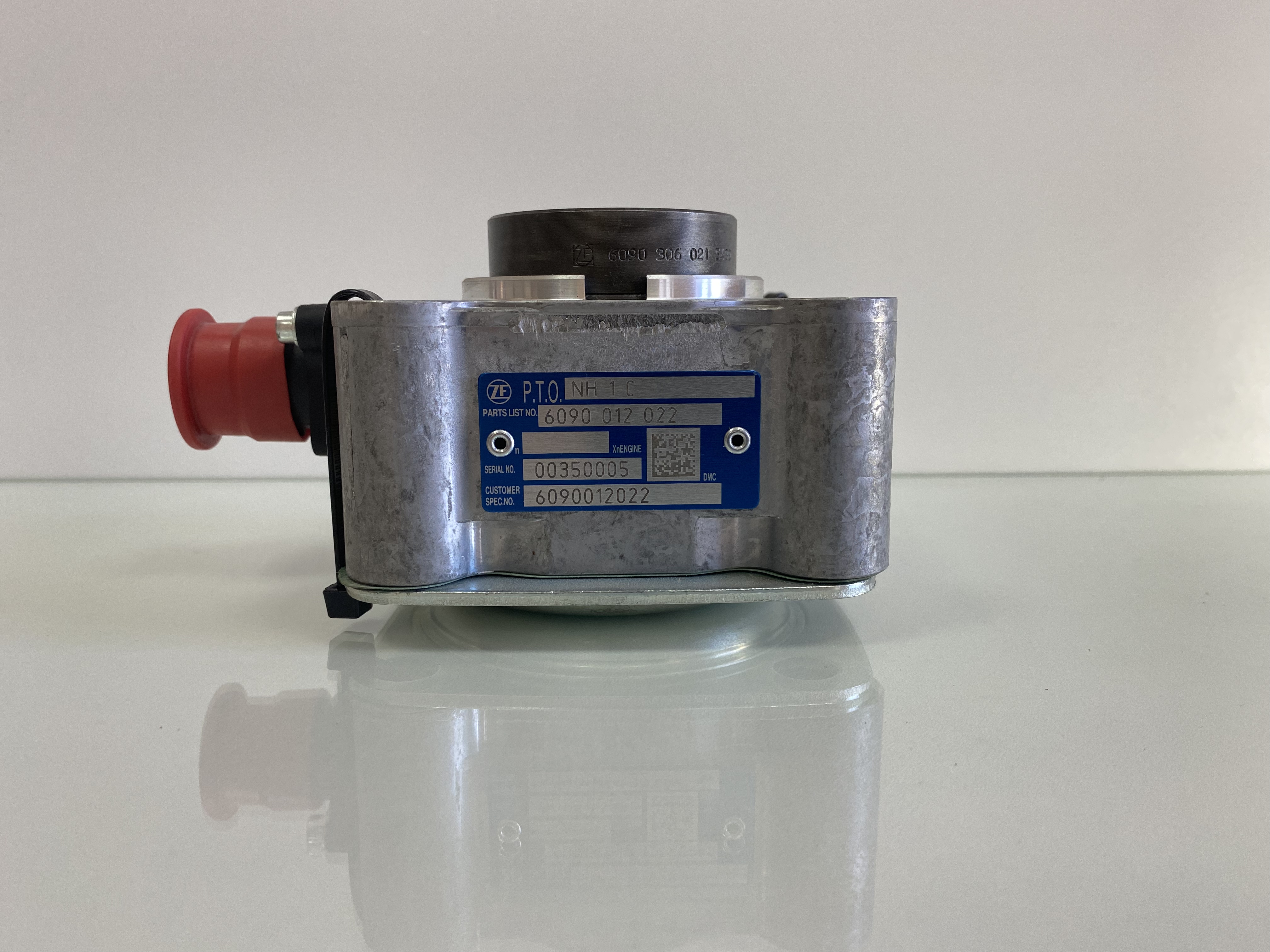 Коробка отбора мощности КПП ZF NH/1C 6090 012 022